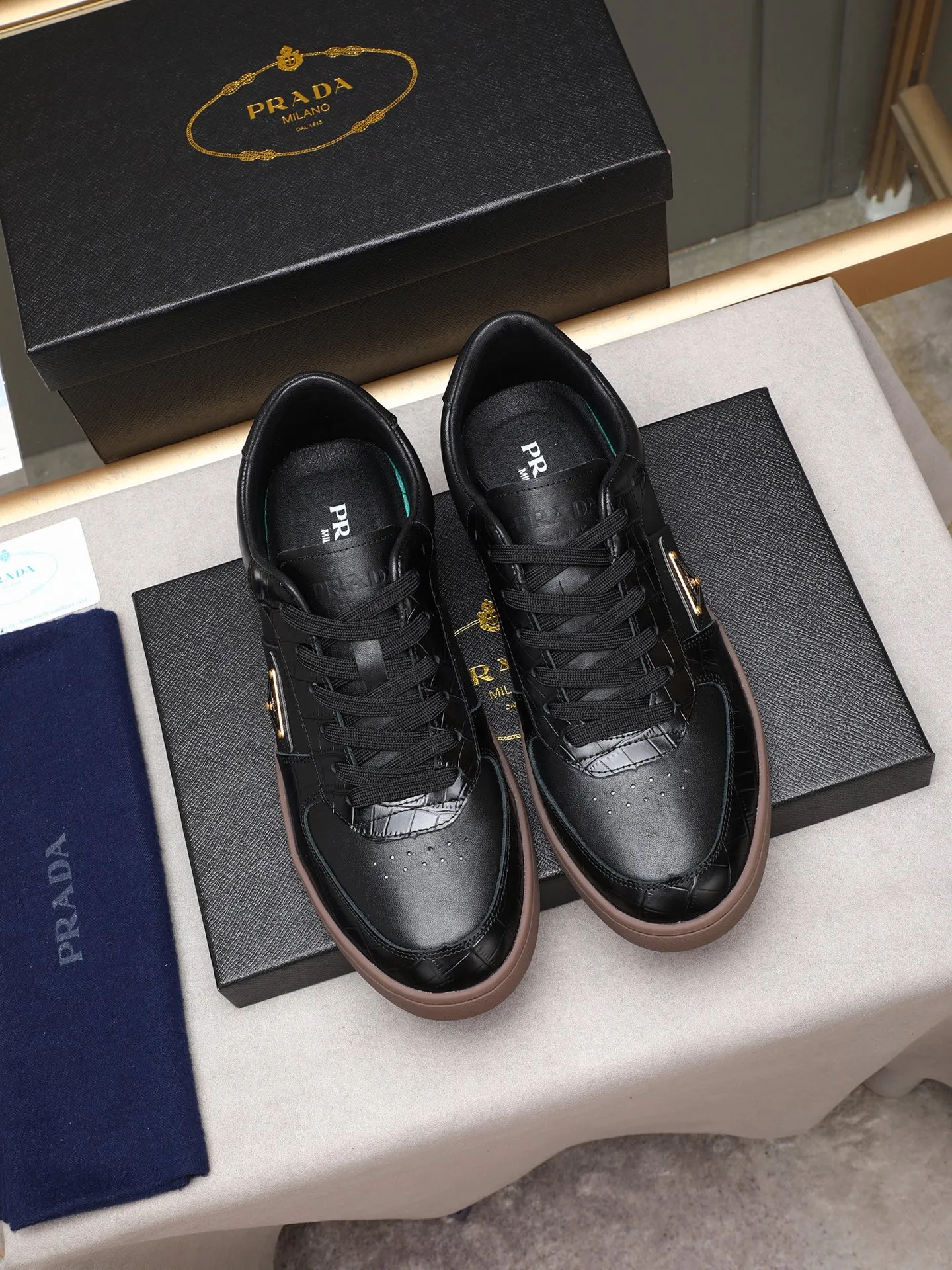 Men's shoes💰420💰 Brand: PRADA (Prada) Standard code: Men's code 38–44 (45 can be customized) Material: Original cowhide, breathable sheep lining Special outsole Style category: Men's fashionable casual sneakers Low-key luxury! Color: actual picture color